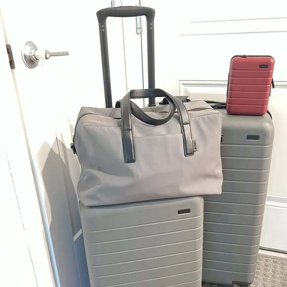 AWAY - The Everywhere Bag Original in Asphalt EUC! - Picture 1 of 4